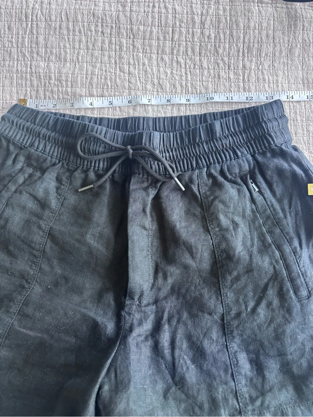 EUC Athleta Retreat Linen Mid Rise 4” Shorts in Black Size S